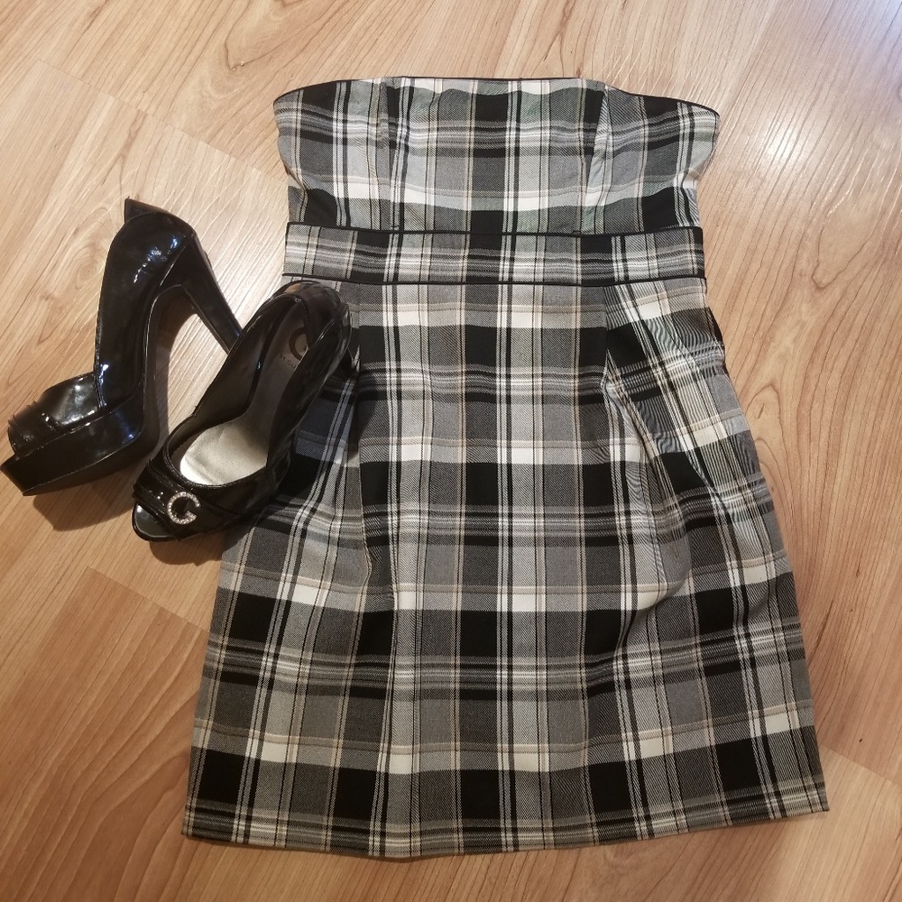 Guess strapless plaid dress. Size 11.